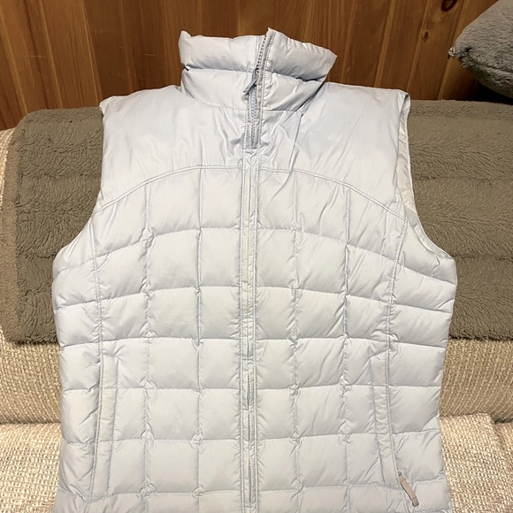 Stay cozy in this Columbia vest! - Picture 1 of 2